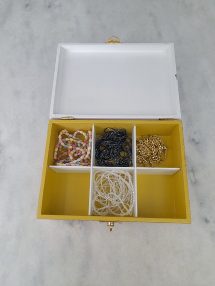 Caixa em mdf para joia/biju branca e dourada decoração flora 6 divisórias - Imagem 5
