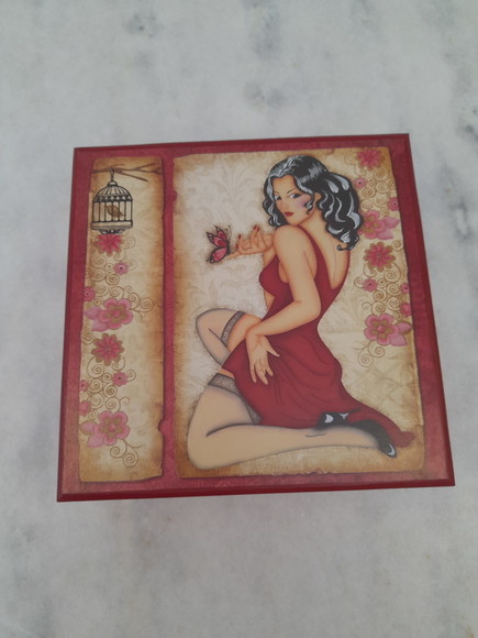 Caixa em mdf para Joia/biju Cor Vinho Decorada com Dama - Imagem 3