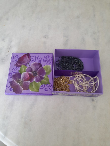 Caixa em mdf para joia/biju lilás e roxa decoração floral com duas divisórias - Imagem 4