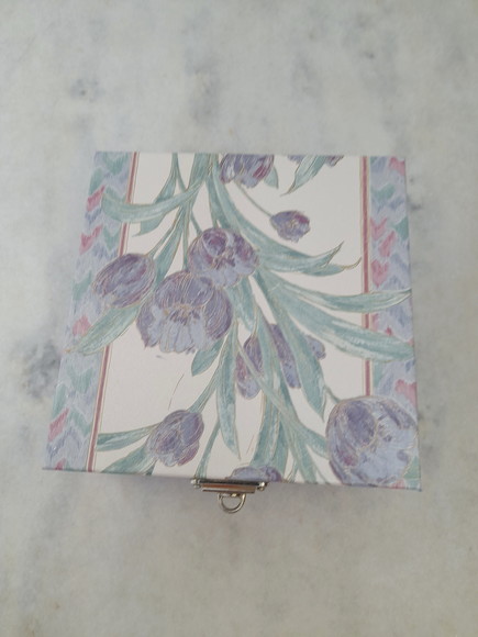 Caixa em mdf para Joia/bijuteria Branca e Lilás com Floral - Imagem 3