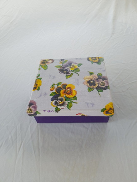 Caixa em mdf para Joia/bijuteria Lilás e Roxa Detalhe Floral