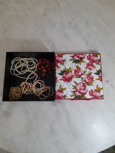 Caixa em mdf para Joia/bijuteria Preta e Vermelha Floral - Imagem 5