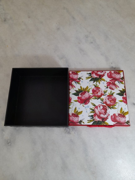 Caixa em mdf para Joia/bijuteria Preta e Vermelha Floral - Imagem 4
