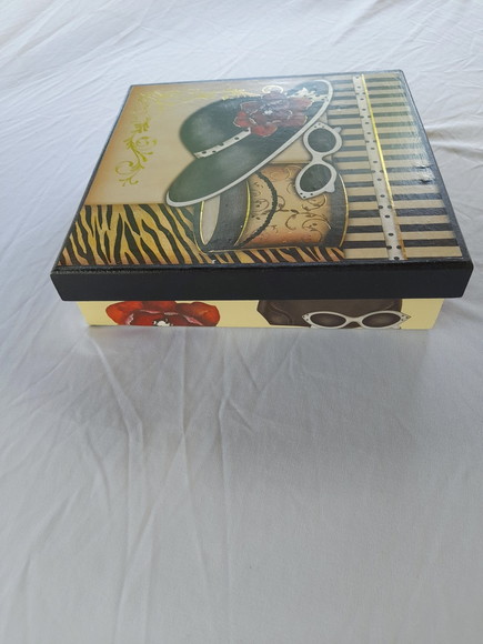 Caixa em mdf para Joias / Bijuteria com Chapéu e Óculos - Imagem 2