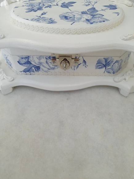 Caixa em mdf Pintada de Branco com Floral Azul - Imagem 2