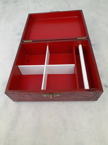 Caixa em mdf Vermelha Decorada com Latonagem - Imagem 5