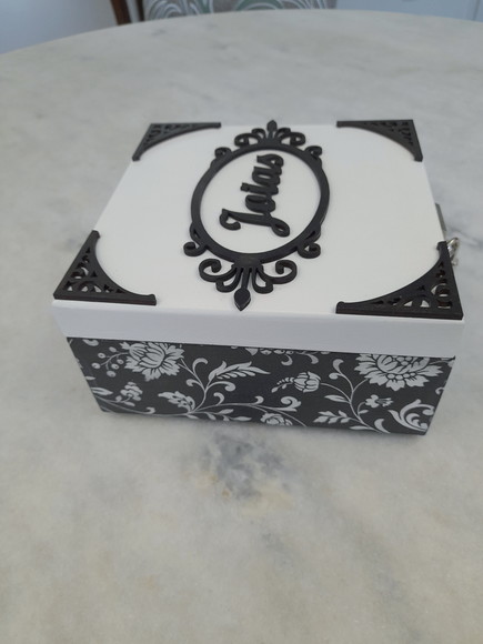 Caixa para Joia / Biju Preta e Branca Detalhe Floral c / 4 - Imagem 2