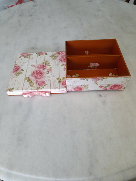 Caixa para Joia/bijuteria Decorada c/ Rosas e Duas Divisória - Imagem 4