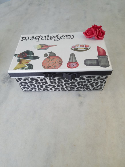Caixa para Maquiagem Branca e Preta Decorada c/ 2