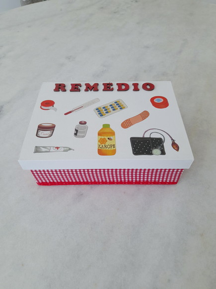 Caixa para Remédio em mdf Branca e Vermelha Decorada