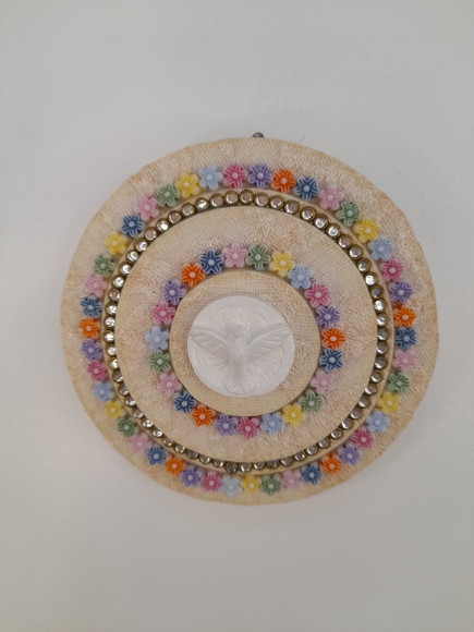 Divino em Placa de mdf Redonda Decorada com Flores Coloridas - Imagem 3
