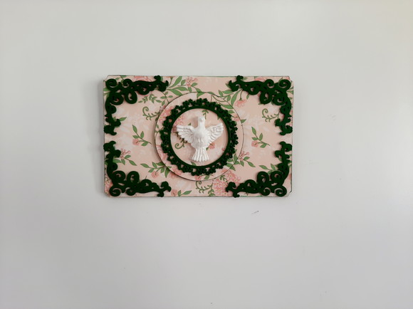 Divino em Quadro de mdf Verde com Fundo Floral - Imagem 3