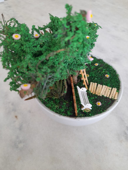 Mini Jardim em Vaso de Louça Branco Decorados com Miniaturas - Imagem 3