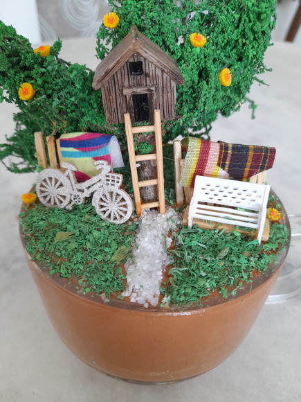 Mini Jardim em Xícara de Vidro Decorado com Miniaturas - Imagem 2