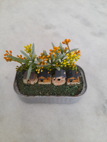Mini Jardim Prateado com Mini Casas e Plantas Miniatura - Imagem 3