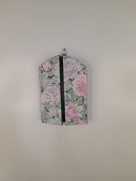 Oratório em mdf Pintado de Verde Estampa Floral com Divino - Imagem 2