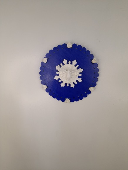 Placa de mdf Azul Royal Decorada com Divino e Mini Rosas - Imagem 2