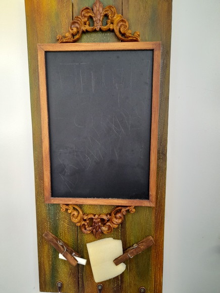 Placa Decorativa de Madeira Envelhecida com Quadro Lousa - Imagem 5