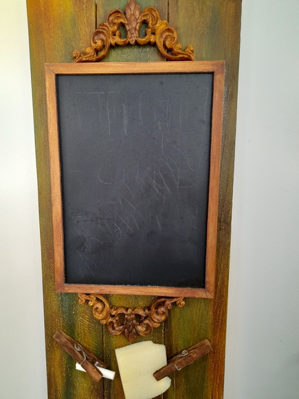 Placa Decorativa de Madeira Envelhecida com Quadro Lousa - Imagem 3