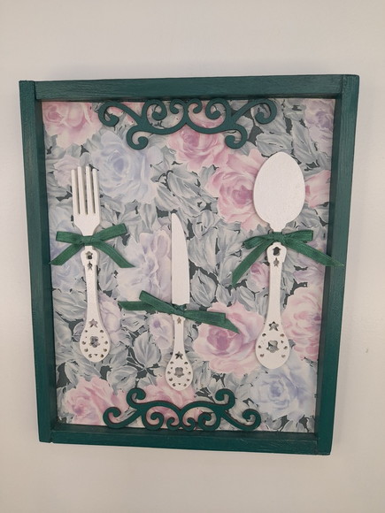 Placa Decorativa em mdf Verde Musgo Decorada com Talheres - Imagem 2