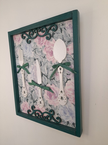 Placa Decorativa em mdf Verde Musgo Decorada com Talheres - Imagem 5