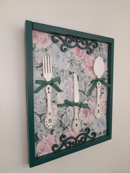 Placa Decorativa em mdf Verde Musgo Decorada com Talheres - Imagem 4