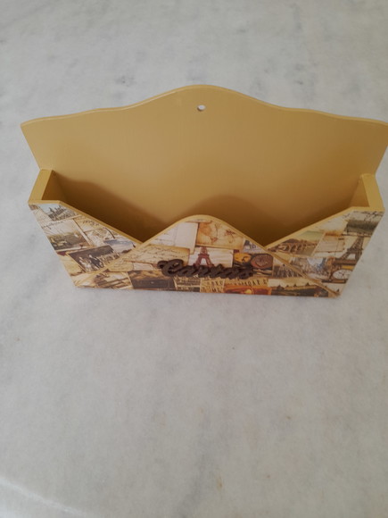 Porta Carta em mdf Cor Ocre Decorado com Selos - Imagem 2
