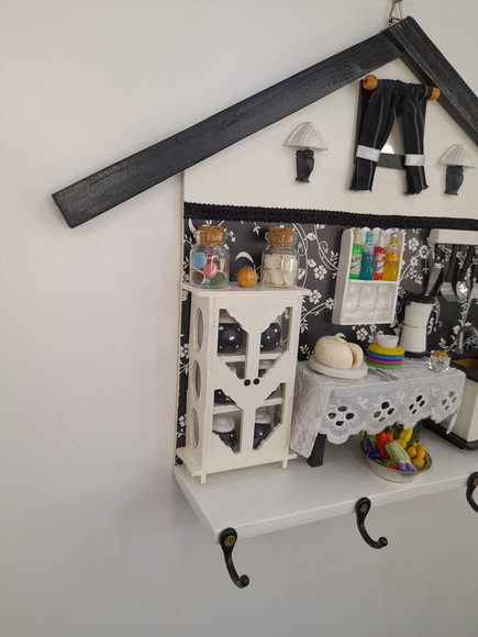 Porta Chave Casa Preto e Branco com Miniatura - Imagem 4