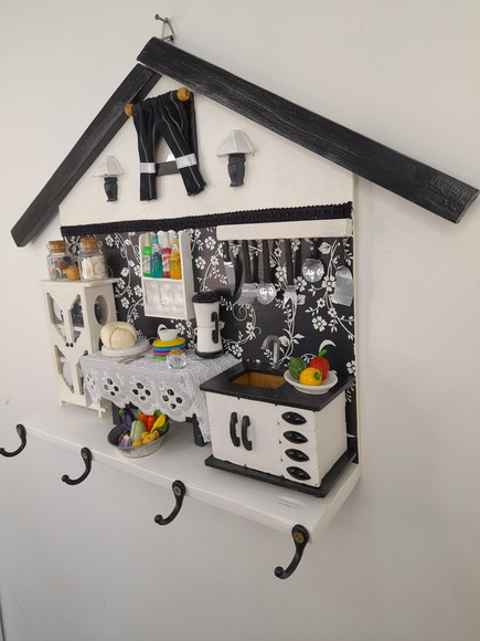 Porta Chave Casa Preto e Branco com Miniatura - Imagem 5