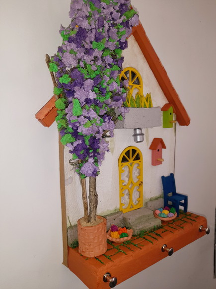 Porta Chave com Madeira e mdf Decorado com Miniaturas - Imagem 3