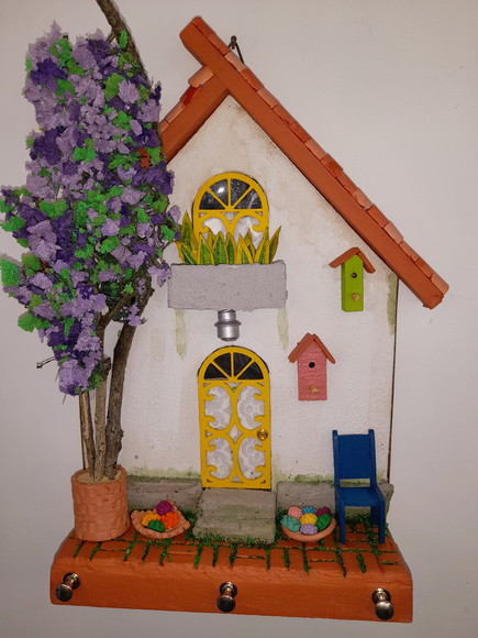 Porta Chave com Madeira e mdf Decorado com Miniaturas - Imagem 2