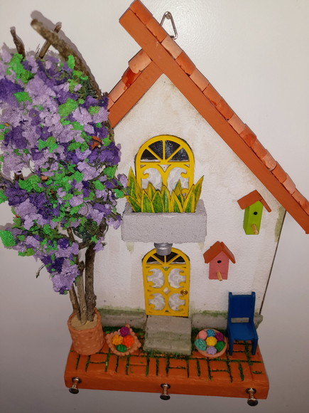 Porta Chave com Madeira e mdf Decorado com Miniaturas - Imagem 4