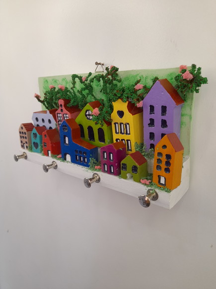 Porta Chave com mdf e Madeira Decorado com Mini Prédios - Imagem 5