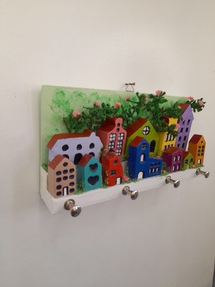 Porta Chave com mdf e Madeira Decorado com Mini Prédios - Imagem 4