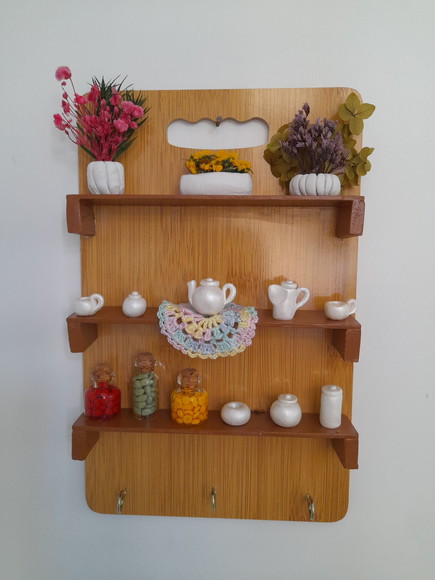 Porta Chave de Formica Decorado com Miniaturas
