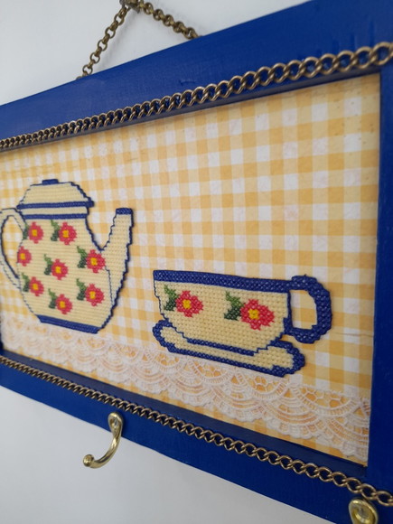 Porta Chave de Madeira Azul Decorado com Xícara e Bule - Imagem 4