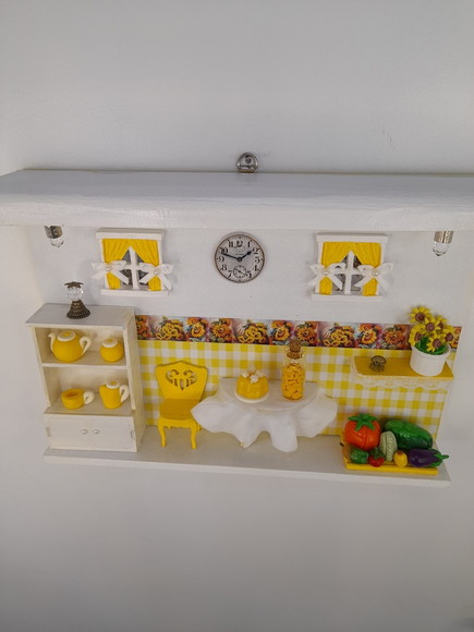 Porta Chave de Madeira Branco e Amarelo com Miniatura - Imagem 3