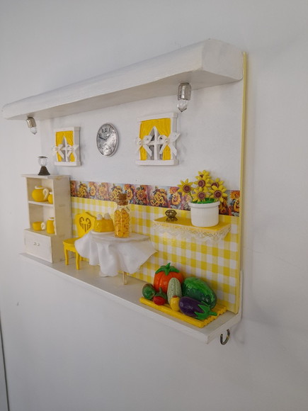 Porta Chave de Madeira Branco e Amarelo com Miniatura - Imagem 5