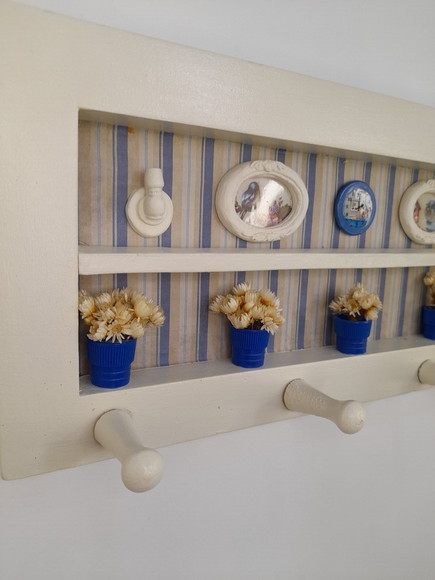 Porta Chave de Madeira Branco e Bege com Miniatura - Imagem 4