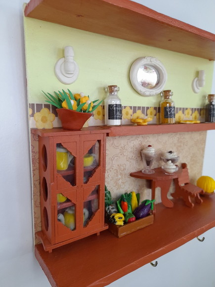 Porta Chave de Madeira Cerâmica Clara e Palha com Miniatura - Imagem 4