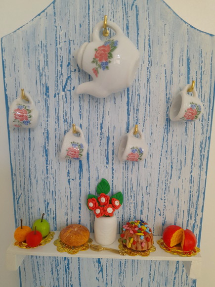 Porta Chave de Madeira com Pátina Decorado com Miniatura - Imagem 5