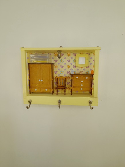 Porta Chave de Madeira Decorado com Miniatura - Imagem 2
