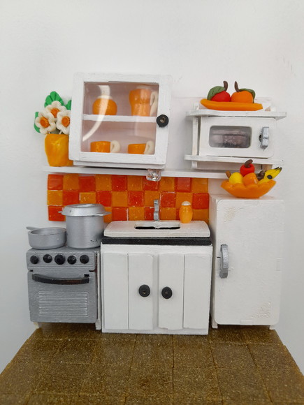 Porta Chave em Madeira Mini Cozinha com Miniaturas - Imagem 3