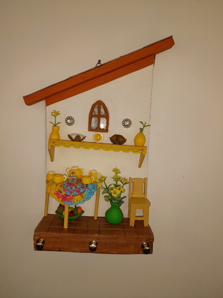 Porta Chave em mdf Decorado com Miniaturas de Cozinha