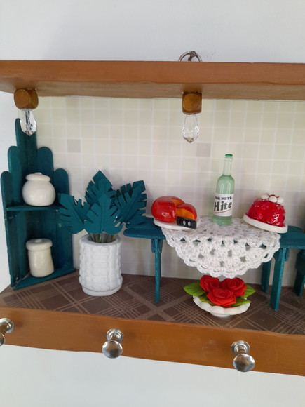 Porta Chave em mdf e Madeira Decorado com Miniaturas - Imagem 4