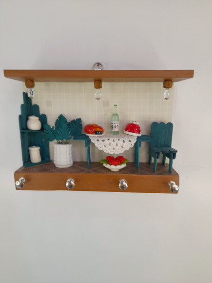 Porta Chave em mdf e Madeira Decorado com Miniaturas - Imagem 2
