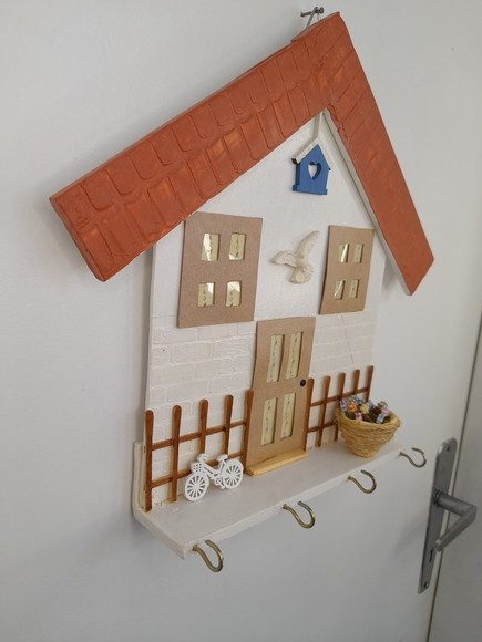 Porta chave em mdf e madeira imagem de frente de casa decorado - Imagem 3