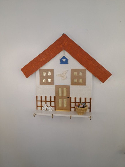 Porta chave em mdf e madeira imagem de frente de casa decorado