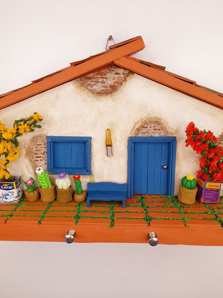 Porta Chave em mdf e Madeira Frente de Casa com Miniaturas - Imagem 5