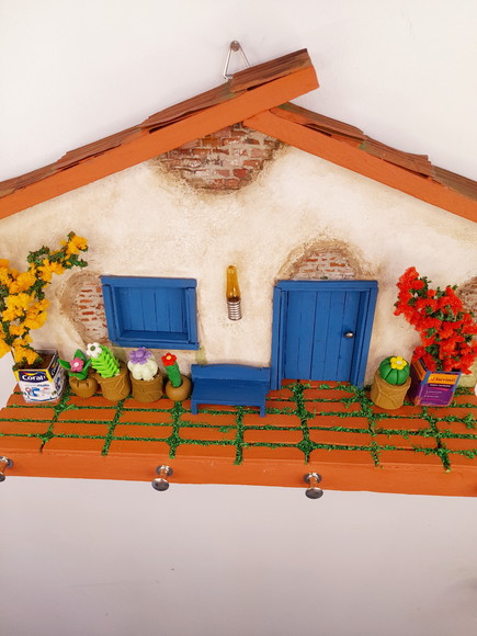 Porta Chave em mdf e Madeira Frente de Casa com Miniaturas - Imagem 4